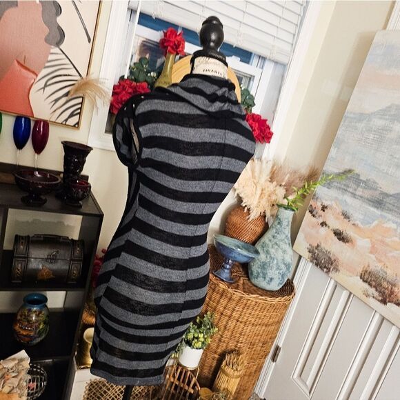 Y2K Papaya Rayon Striped Studded Sexy Crowl Neck Top. - Picture 10 of 15